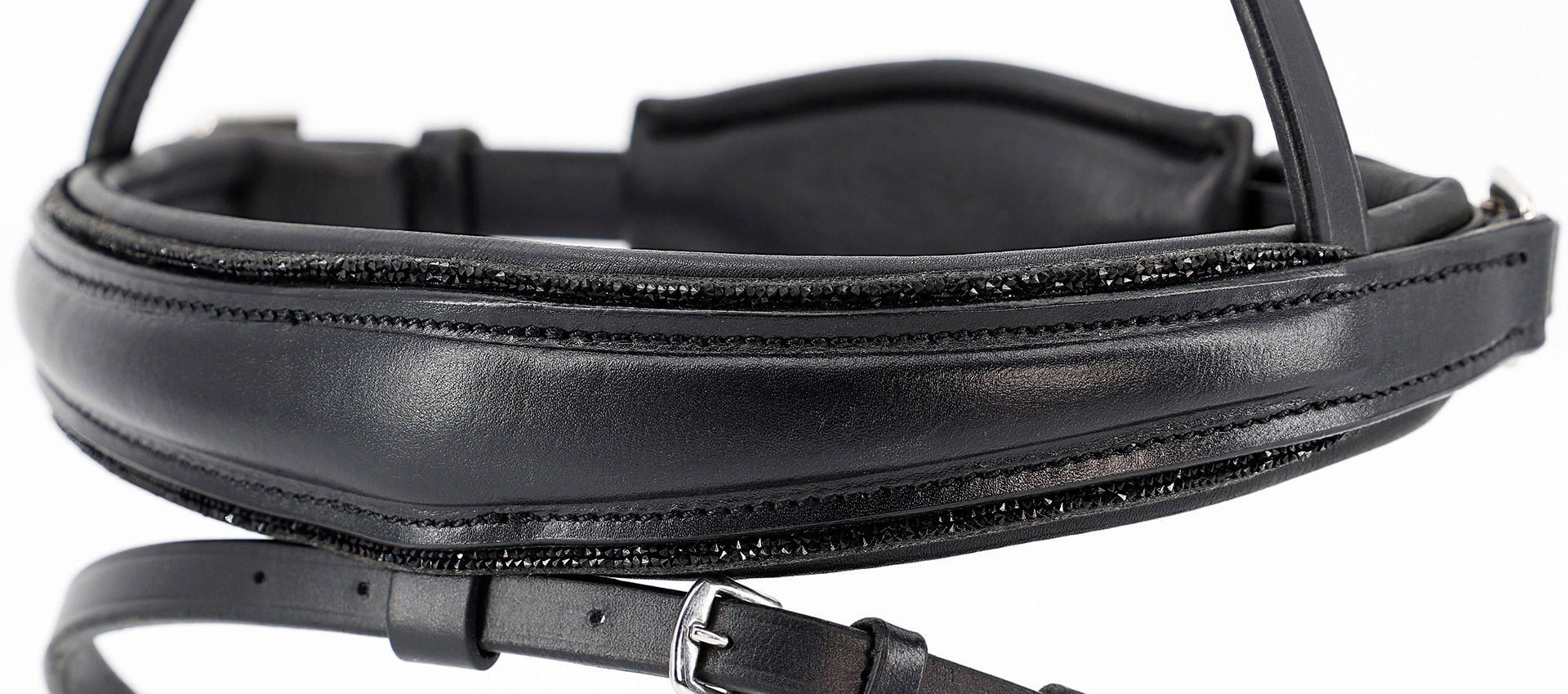 Reithalfter-Shiny-Glitzer-Schwarz-Schwarz-Biese-mit-Sperrriemen Reithalfter-Shiny-Glitzer-Schwarz-Schwarz-Biese-mit-Sperrriemen