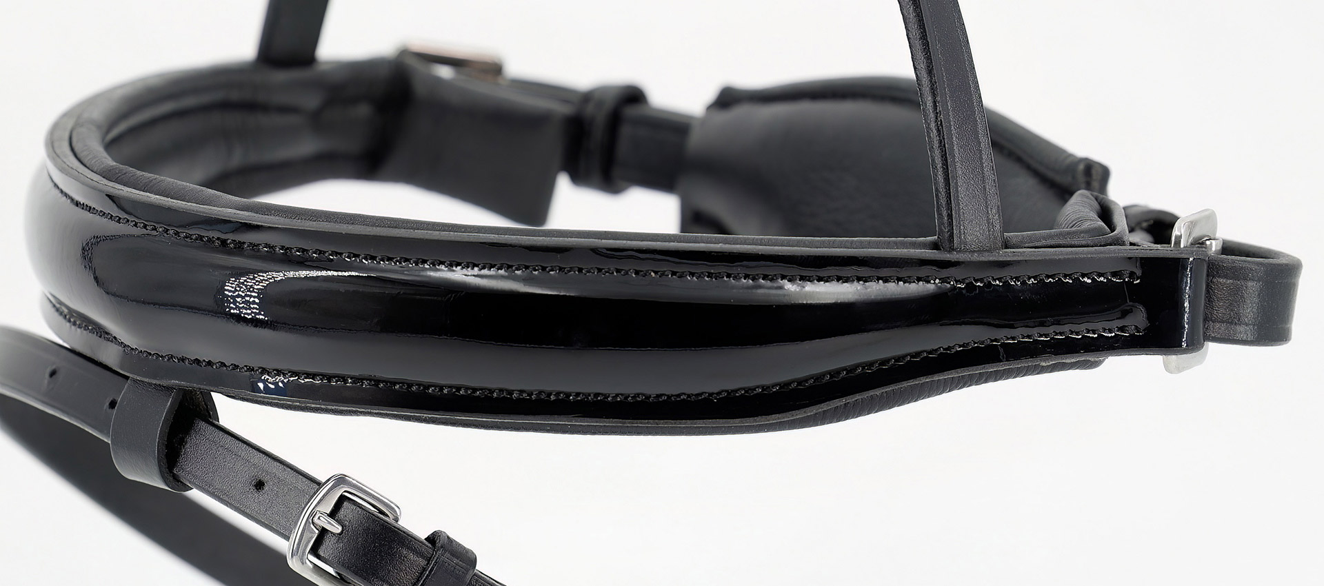 Reithalfter-Lack-entfernbarer-Sperrriemen-anatomisch-Selection-schwarz-Warmblut-Vollblut Reithalfter-Lack-entfernbarer-Sperrriemen-anatomisch-Selection-schwarz-Warmblut-Vollblut